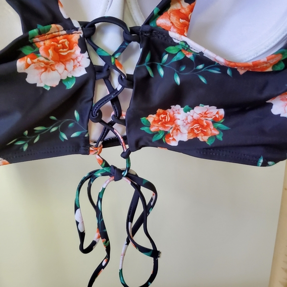 Swimsuit - Picture 5 of 7